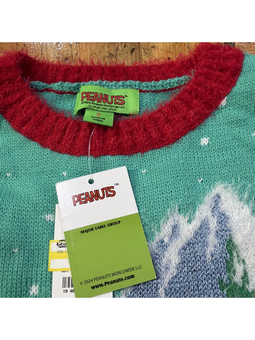 Women's Snoopy Christmas Sweater Holiday Peanuts Snow Ski Small NWT - Picture 4 of 10